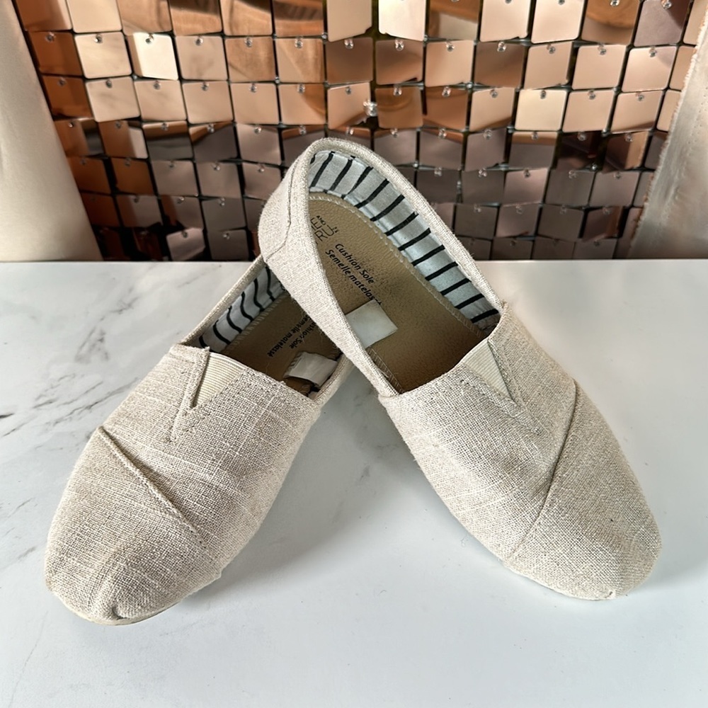 Time and Tru Beige Slip on Shoes *feels like linen or natural fibres Size 8